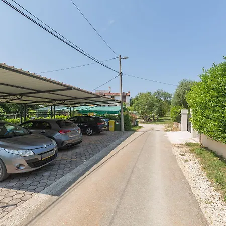 Traumhaftes Nur 250 Meter Zum Mit Meerblick, Pool, Grillbereich, Privatparkplatz