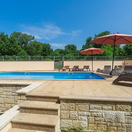 Traumhaftes Nur 250 Meter Zum Mit Meerblick, Pool, Grillbereich, Privatparkplatz Porec