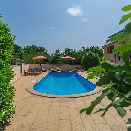 Traumhaftes Nur 250 Meter Zum Mit Meerblick, Pool, Grillbereich, Privatparkplatz