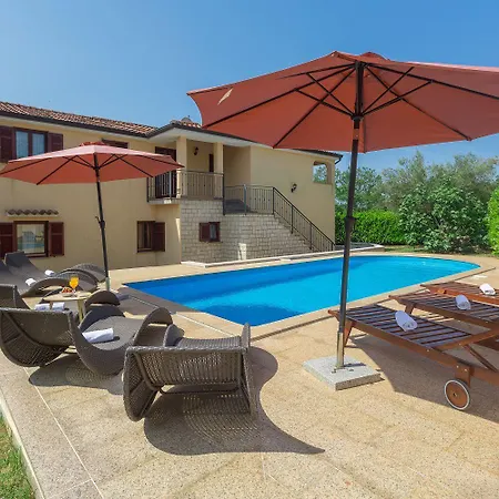 Apartment Traumhaftes Nur 250 Meter Zum Mit Meerblick, Pool, Grillbereich, Privatparkplatz *
