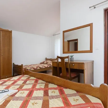 Apartment Traumhaftes Nur 250 Meter Zum Mit Meerblick, Pool, Grillbereich, Privatparkplatz Porec