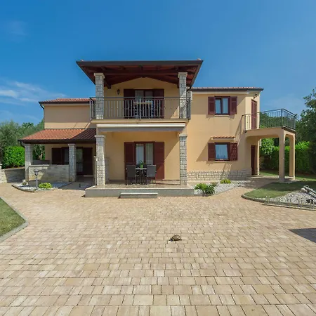 Traumhaftes Nur 250 Meter Zum Mit Meerblick, Pool, Grillbereich, Privatparkplatz Porec