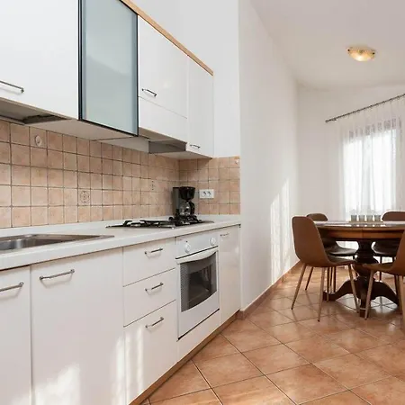 Traumhaftes Nur 250 Meter Zum Mit Meerblick, Pool, Grillbereich, Privatparkplatz Apartment