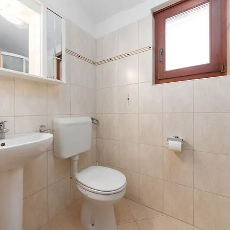 Traumhaftes Nur 250 Meter Zum Mit Meerblick, Pool, Grillbereich, Privatparkplatz * Porec