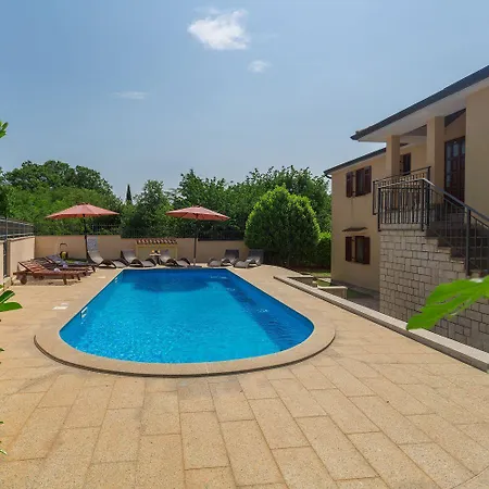 Traumhaftes Nur 250 Meter Zum Mit Meerblick, Pool, Grillbereich, Privatparkplatz Apartment