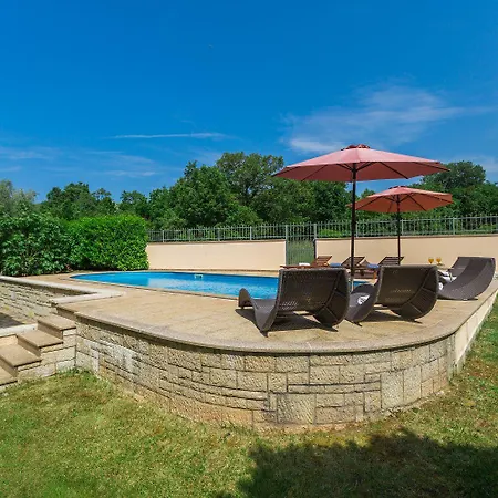 Apartment Traumhaftes Nur 250 Meter Zum Mit Meerblick, Pool, Grillbereich, Privatparkplatz