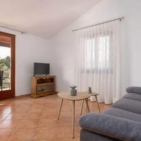 Traumhaftes Nur 250 Meter Zum Mit Meerblick, Pool, Grillbereich, Privatparkplatz Apartment *