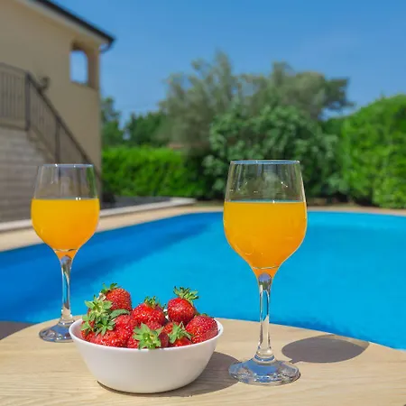 Apartment Traumhaftes Nur 250 Meter Zum Mit Meerblick, Pool, Grillbereich, Privatparkplatz Porec