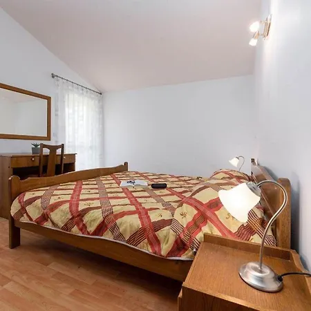 Traumhaftes Nur 250 Meter Zum Mit Meerblick, Pool, Grillbereich, Privatparkplatz Porec