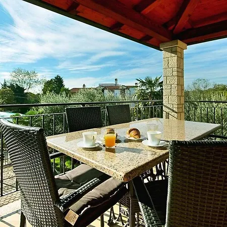 Apartment Traumhaftes Nur 250 Meter Zum Mit Meerblick, Pool, Grillbereich, Privatparkplatz