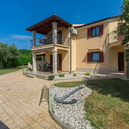 Traumhaftes Nur 250 Meter Zum Mit Meerblick, Pool, Grillbereich, Privatparkplatz Apartment