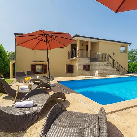 Traumhaftes Nur 250 Meter Zum Mit Meerblick, Pool, Grillbereich, Privatparkplatz *